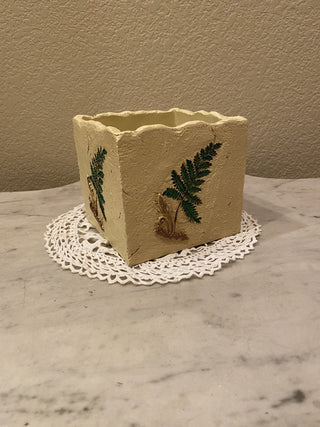 Vtg resin fern leaf design square planter