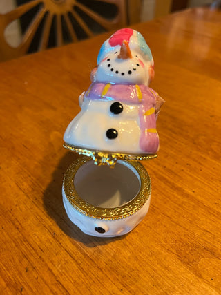 Vintage Porcelain Armless Snowman Trinket Box. (AS IS )  RSV|123739