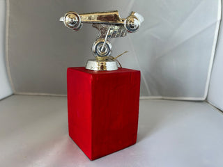 Vintage trophy car on red base RSV|105354