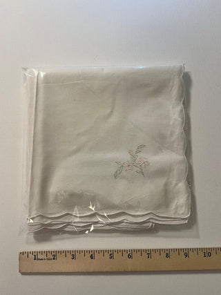 Vintage embroidered scallop napkins set of 4 rsv