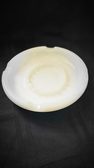 Vintage Milk glass ashtray (L.E. Smith|101915
