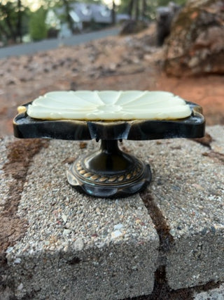 VINTAGE AMEROCK CARRIAGE HOUSE PEDESTAL SOAP DISH