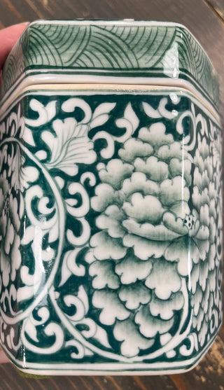 HAND PAINTED GREEN & WHITE LIDDED  CERAMIC BOX 5" X 3.5" THAILAND (KJS) RCD