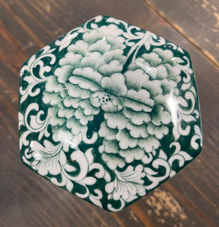 HAND PAINTED GREEN & WHITE LIDDED  CERAMIC BOX 5" X 3.5" THAILAND (KJS) RCD