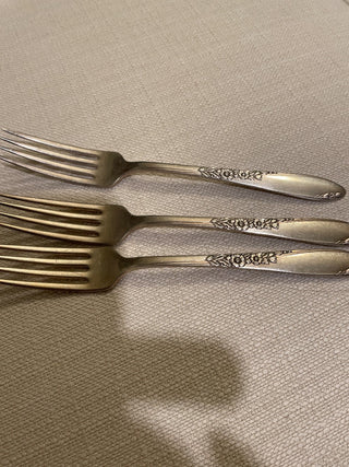 Vintage forks, floral pattern Wm a Rogers  set if 3 RSV