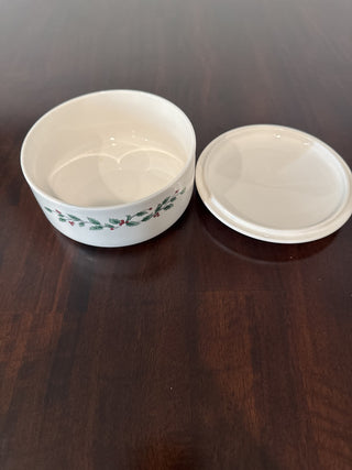 AJ - Christmas Scene Covered Bowl MTS|124775