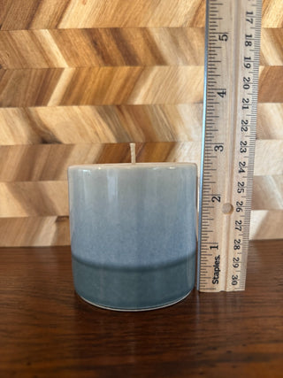 CANDLE VOTIVE BLUE OMBRE CEREMIC W/STONES SCENT WASSAIL|107357
