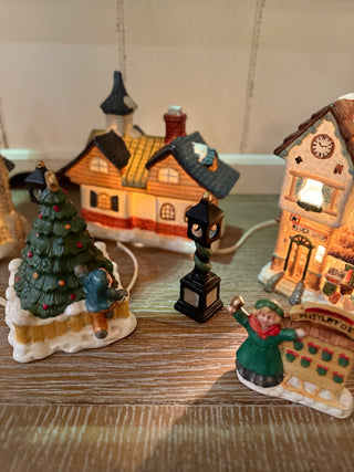 13 Piece Vintage Christmas village 5 houses village people, carriage, tree, and light posts  RCD|123514