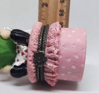 Vintage Resin Raggedy Ann Reading Book Trinket Box Sitting on pink lace ottoman #62 VV MTS|129477