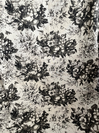 LARGE DARK GREY & CREAM FRUIT FLORAL & BASKET COTTON TABLECLOTH 54" X 116" NO RIPS OR STAINS (KJS) RCD|118920