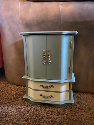 Green and white jewelry box