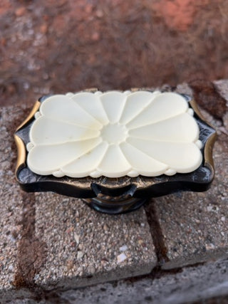 VINTAGE AMEROCK CARRIAGE HOUSE PEDESTAL SOAP DISH