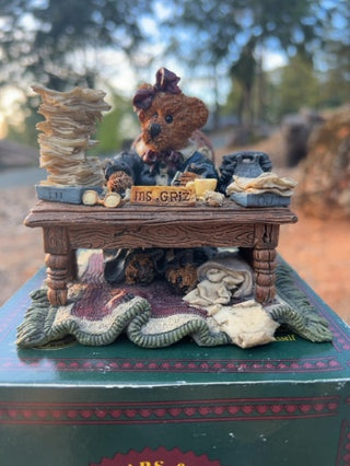 ORIGINAL BOX Boyds Bears & Friends "Ms. Griz ... Monday Morning"