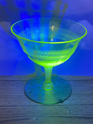 Vintage uranium cocktail glass  4”high by 4” across RCD|53875