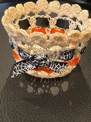 Vtg. Starched doily bowls w/decor halloween ribbon 2.5"x1.5" RCD+-