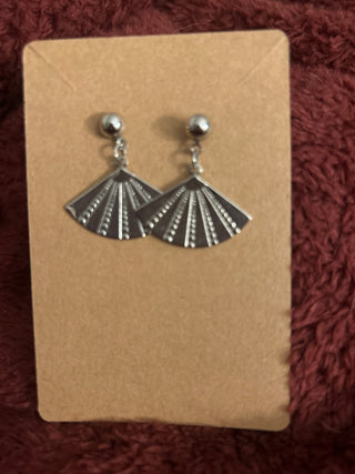 Vintage silver small fan earrings  MTS
