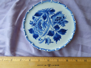 Signed blue & white small plate w/hanger MTS|104539