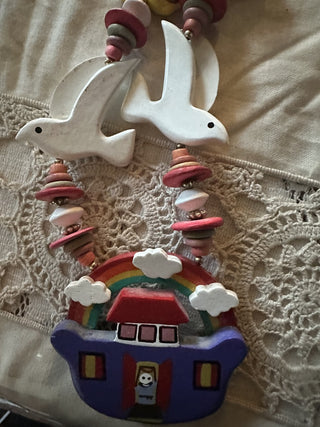 Vintage 80's Brightly colored wooden Noah's Ark Necklace by grace ltd #62 VV MTS|79508