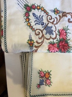 #2094 Floral Embroidery Tablecloth & Napkins RSV AS IS