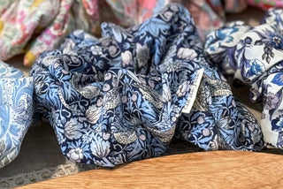 Liberty Fabric Scrunchie –Strawberry Thief-Navy
