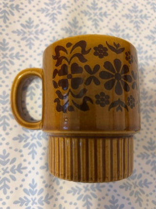 ONE vintage 1970s honey-brown and caramel floral stackable ceramic coffee mug