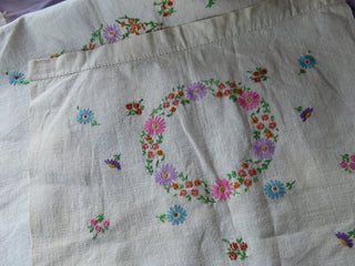 Handmade embordered table runner MTS|104554