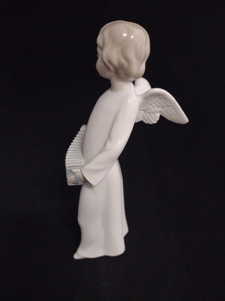NAO by Lladro Angel playing an accordion rcd|87176