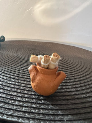 Mini Mexican Jug w/rolled mats MTS|93672