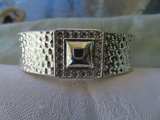 Silver tone hinged texture bracelet RCD|122492