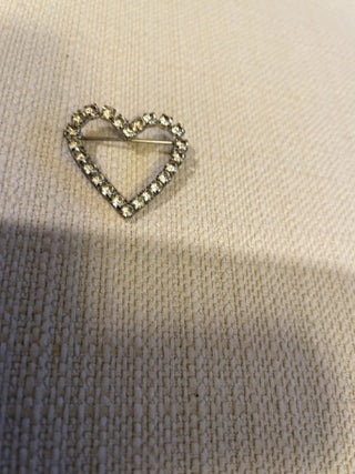 Vintage crystal heart Silvertone pin