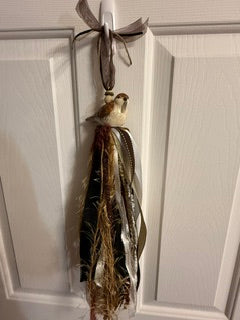 Bird salt shaker tassel