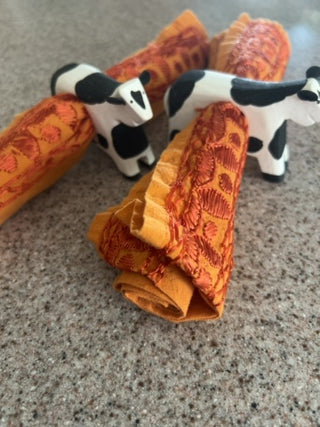 Set of 2 wooden cow napkin rings w/ napkins