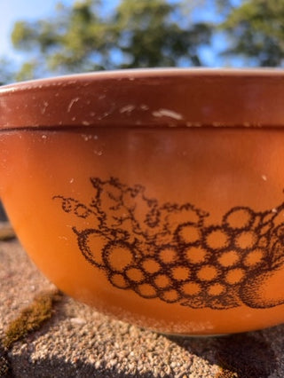 Vintage 403 PYREX "Old Orchard" 2.5qt Brown  mixing bowl