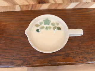 HANDMADE CANDLE WHITE CREAMER SHORT W/GREEN ROCKS & STAR SCENT CHERRY MERLOT|107270