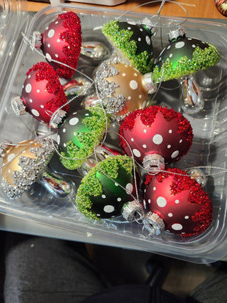 Glass green red tan mushrooms RCD|145916