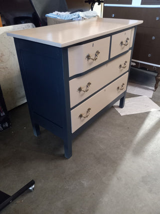 SZ Vtg 4dr Dresser Beige/Anvil Grey|51067