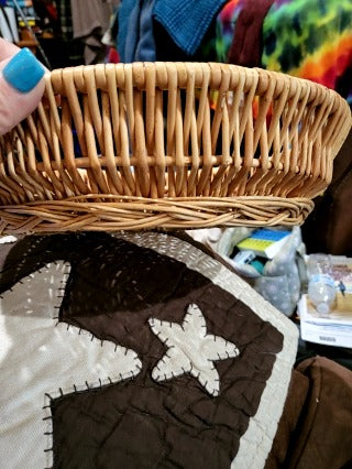 Cute woven basket 11" diameter