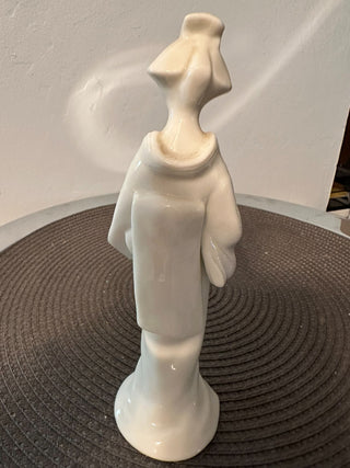 Oriental Porcelain Holds Umbrella  MTS|91332
