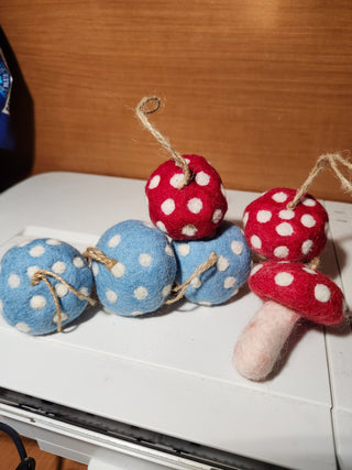 Red or a blue cloth mushrooms RCD|145910