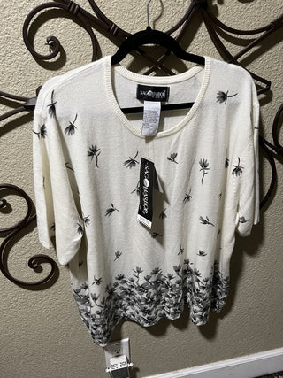 New with Tags Women's Size 3X Soft, Short Sleeve Floral Sweater in Cream/Grey RCD