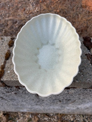 Vintage Oval Stoneware Ruffle Bowl (11.5 x 7.6 inch)