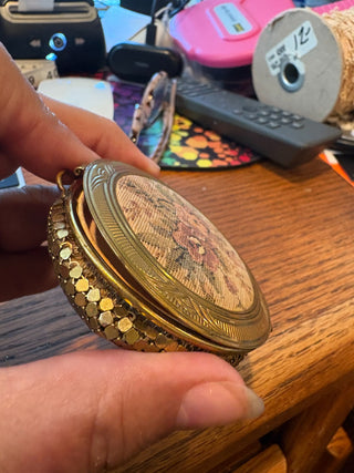 Antique Floral Petit Point powder makeup  Compact 2.5". RCD|109120