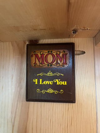 wooden plaque Mom I love You 1980. Lacy’s Attic|146166