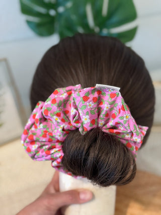 Liberty Fabric Scrunchie _strawberries and cream_pink