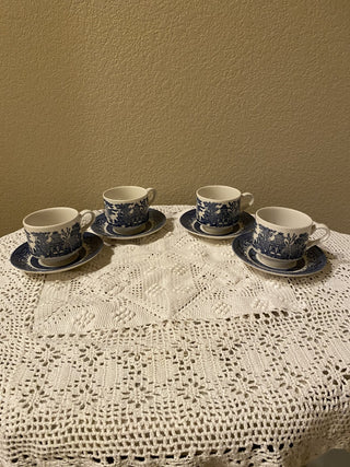 Vtg Churchill "Blue Willow" teacup/saucer set (4)|68865
