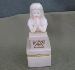 Hinged Trinket or Gift Box Praying Girl with Bible Communion Batism 5.25" #62 VV MTS