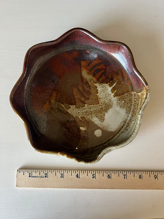 Handmade scalloped pottery dish RSV|100049