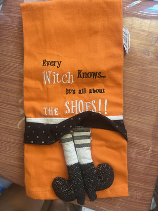 Set Cynthia Rowley Witch-themed Dish Towels. See pictures for details on towels. #63 VV MTS