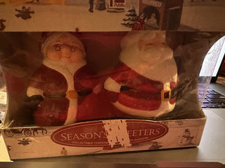 Vintage 2002 Mr. and Mrs. Clause Salt and Pepper shakers #47 VV MTS