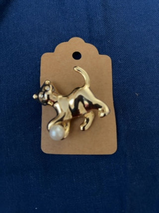 Gold cat W/ Pearl brooch